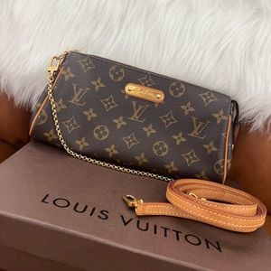 LOUIS VUITTON
Monogram Eva Clutch